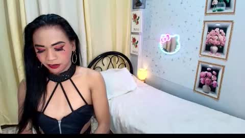 Snapshot of superlatinaasian4u chatting on September 24, 12:25 am URWILD-JASMINE online show from September 24, 12:25 am