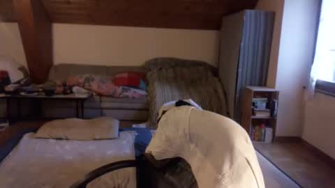 Snapshot of supersquirrel81 chatting on October 11, 6:34 am supersquirrel81 online show from October 11, 6:34 am