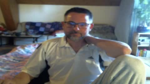 Snapshot of supersquirrel81 chatting on April 24, 4:20 pm supersquirrel81 online show from April 24, 4:20 pm