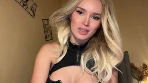 Mia online show from November 25, 2:33 am