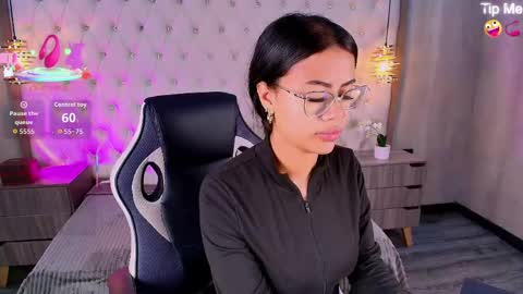 Snapshot of susan_voltaire chatting on May 22, 8:47 pm susan_voltaire online show from May 22, 8:47 pm