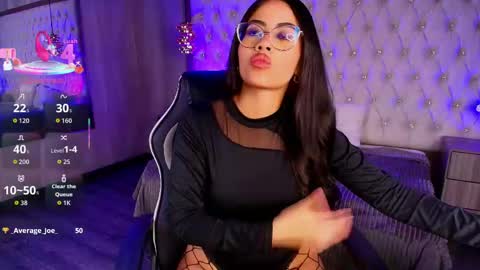 Snapshot of susan_voltaire chatting on May 25, 5:08 pm susan_voltaire online show from May 25, 5:08 pm