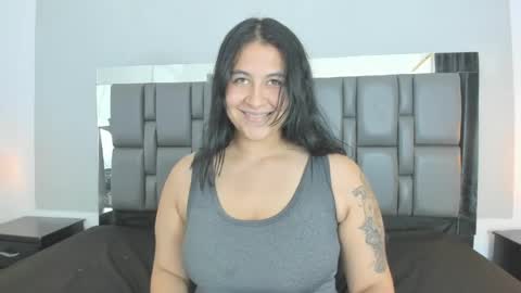Snapshot of susana_garciia1 chatting on May 24, 7:19 pm Susana online show from May 24, 7:19 pm