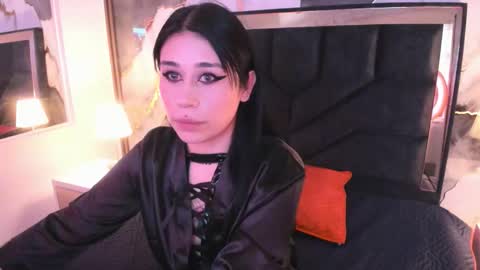 susanvilla online show from February 16, 7:43 pm