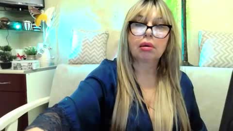 Snapshot of susiexnoreen chatting on February 15, 7:16 am SusiexNoreen online show from February 15, 7:16 am