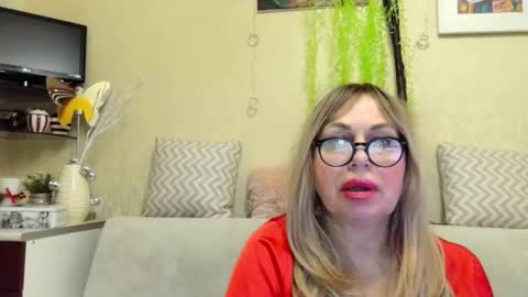 Snapshot of susiexnoreen chatting on February 24, 4:21 am SusiexNoreen online show from February 24, 4:21 am