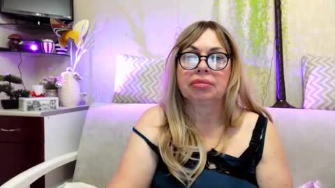 Snapshot of susiexnoreen chatting on March 4, 12:16 am SusiexNoreen online show from March 4, 12:16 am