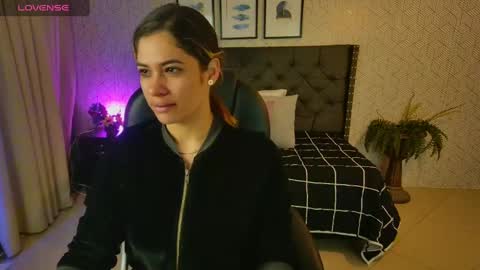 Snapshot of sussy__stone chatting on December 2, 12:29 pm online show from December 2, 12:29 pm