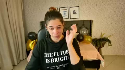 Snapshot of sussy__stone chatting on December 22, 12:27 pm online show from December 22, 12:27 pm