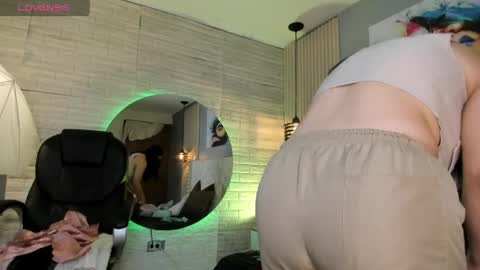   online show from April 15, 11:50 am