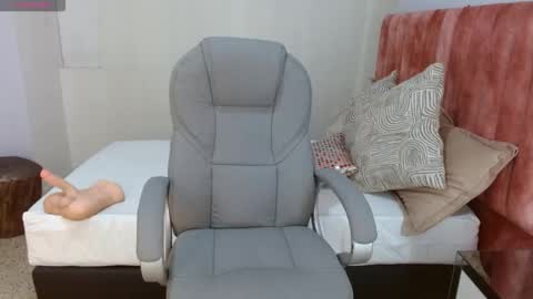 sussy leon online show from September 19, 12:39 pm