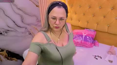 Snapshot of sussy_perez_ chatting on February 5, 2:05 am Sussy online show from February 5, 2:05 am