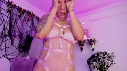 susyy online show from October 29, 7:48 pm