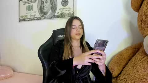 Snapshot of suzan__cooper2 chatting on June 3, 8:03 pm suzan__cooper2 online show from June 3, 8:03 pm