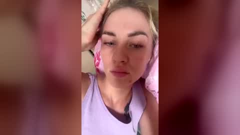 Snapshot of suzie_jenny chatting on July 30, 10:36 am Suzie Jenny online show from July 30, 10:36 am