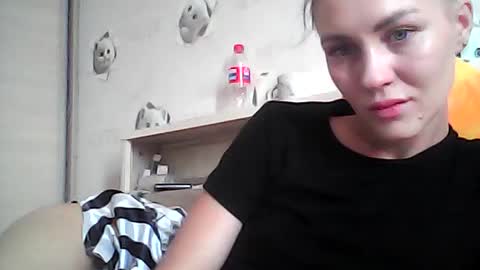 Snapshot of suzie_jenny chatting on July 31, 11:20 am Suzie Jenny online show from July 31, 11:20 am