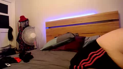 suzie stardust online show from January 9, 11:35 am