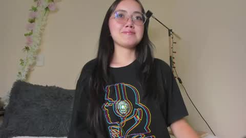 Snapshot of suzumi_ chatting on May 15, 2:35 pm Jadde online show from May 15, 2:35 pm