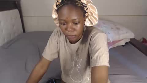 Snapshot of suzyblack4 chatting on March 2, 7:15 am Suzy online show from March 2, 7:15 am