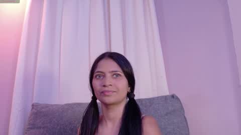 Snapshot of suzyfox chatting on March 1, 8:11 pm Suzy online show from March 1, 8:11 pm