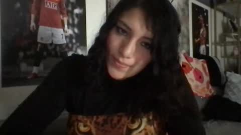 Snapshot of suzyishellawet chatting on March 10, 7:24 am Suzy online show from March 10, 7:24 am