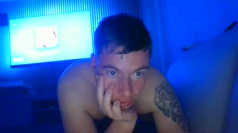 sventwik23 online show from April 12, 1:43 am