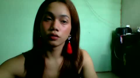 sweatydaniella18 online show from June 18, 12:00 am