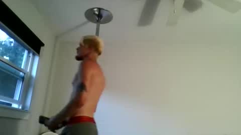 Snapshot of sweeeett_t chatting on May 12, 11:46 pm Sweet T online show from May 12, 11:46 pm