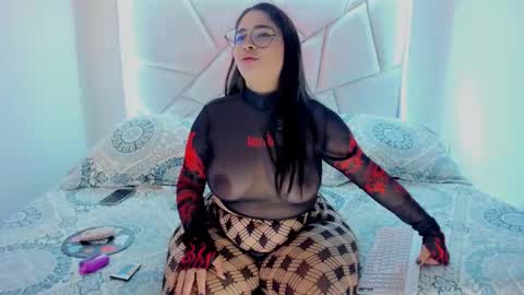 Nikki model independent online show from December 4, 1:15 am