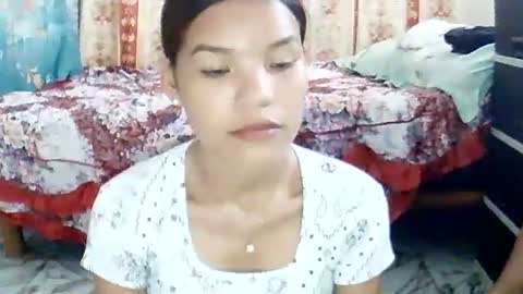 Snapshot of sweet01pinay chatting on May 3, 7:25 am sweet01pinay online show from May 3, 7:25 am