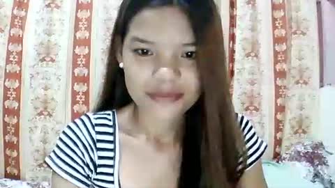 Snapshot of sweet01pinay chatting on May 5, 9:34 pm sweet01pinay online show from May 5, 9:34 pm