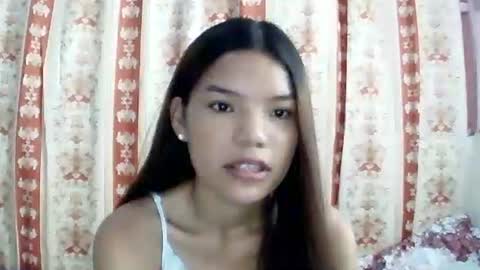Snapshot of sweet01pinay chatting on May 7, 2:28 am sweet01pinay online show from May 7, 2:28 am