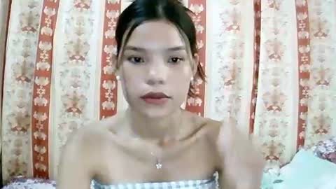 Snapshot of sweet01pinay chatting on May 11, 8:31 am sweet01pinay online show from May 11, 8:31 am