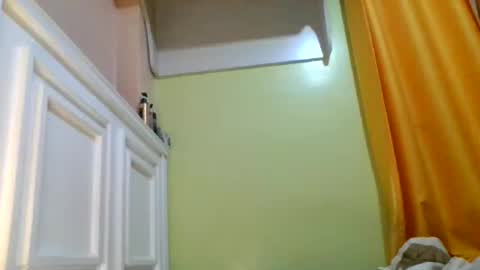 sweet52537 online show from March 12, 10:05 pm