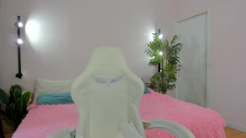 Monica  GTM 3MoTuWeFrSa 500pm-1000pm  online show from May 11, 1:00 am