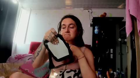 sweet__suck69bitch online show from December 1, 8:25 pm