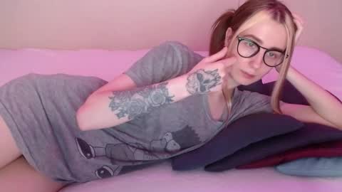 Snapshot of sweet_alica15 chatting on March 30, 6:42 pm Alice online show from March 30, 6:42 pm