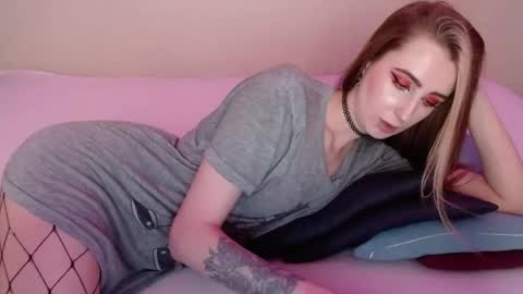 Snapshot of sweet_alica15 chatting on April 17, 6:22 pm Alice online show from April 17, 6:22 pm