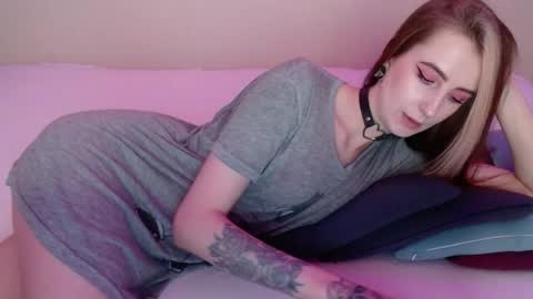 Snapshot of sweet_alica15 chatting on April 18, 7:07 pm Alice online show from April 18, 7:07 pm
