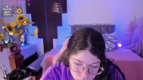 Alice online show from April 10, 7:07 pm