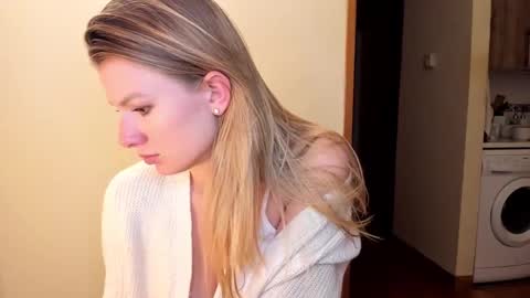 Snapshot of sweet_angel_a chatting on January 6, 7:50 pm Ann - your sweet girl online show from January 6, 7:50 pm