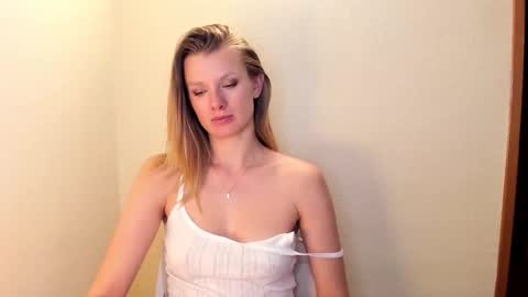 Snapshot of sweet_angel_a chatting on February 20, 11:16 pm Ann - your sweet girl online show from February 20, 11:16 pm