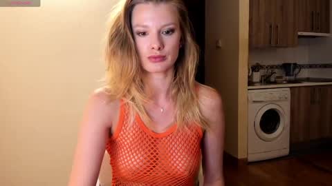 Snapshot of sweet_angel_a chatting on May 31, 9:27 pm Ann - your sweet girl online show from May 31, 9:27 pm