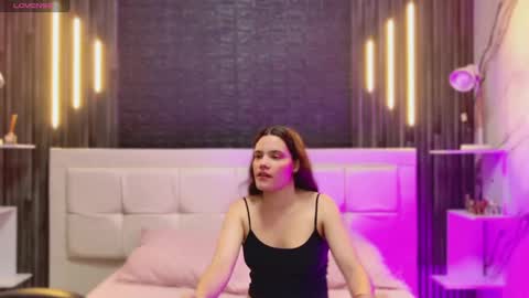 Snapshot of sweet_babe__ chatting on February 28, 10:38 am Violet online show from February 28, 10:38 am