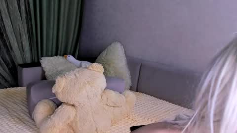 Alice online show from April 2, 4:04 pm