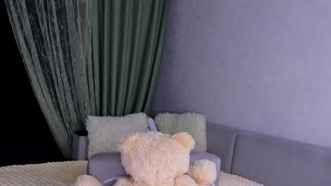 Snapshot of sweet_barbe chatting on June 18, 4:00 pm Alice online show from June 18, 4:00 pm