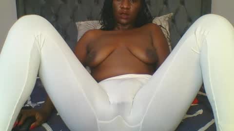 Snapshot of sweet_blackberry93 chatting on July 6, 9:17 am bella online show from July 6, 9:17 am