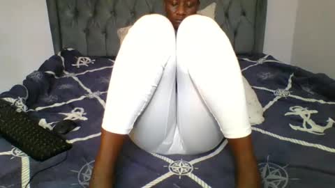 Snapshot of sweet_blackberry93 chatting on July 31, 7:41 am bella online show from July 31, 7:41 am