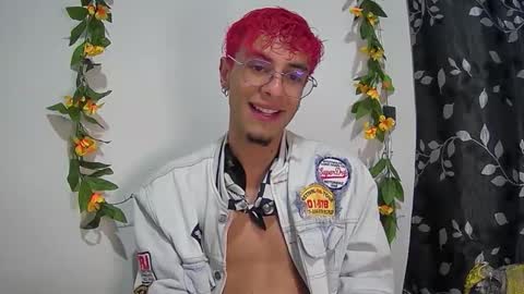 Snapshot of sweet_boy2224 chatting on November 28, 1:30 am sweet_boy2224 online show from November 28, 1:30 am