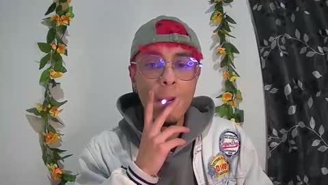 Snapshot of sweet_boy2224 chatting on December 1, 6:07 am sweet_boy2224 online show from December 1, 6:07 am